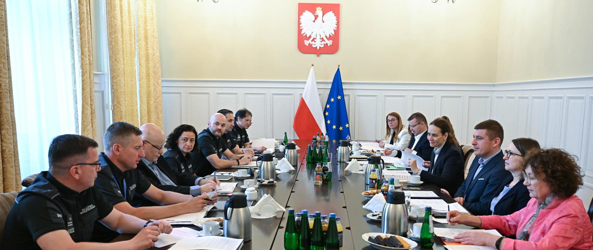 Spotkanie wiceministry Marii Ejchart z Zastępcą Rzecznika Praw Obywatelskich Wojciechem Brzozowskim i przedstawicielami Służby Więziennej